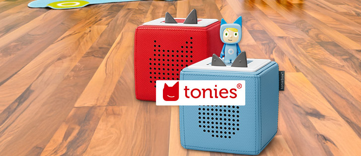 tonies Zwei tonies, rot und blau, stehen auf einem Holzfußboden