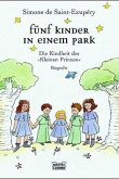 Fünf Kinder in einem Park