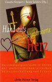 Hand aufs dekonstruierte Herz