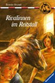 Rivalinnen im Reitstall