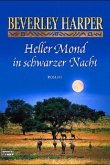 Heller Mond in schwarzer Nacht