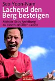 Lachend den Berg besteigen