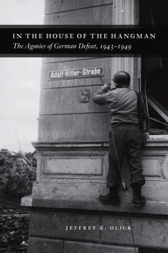 In the House of the Hangman: The Agonies of German Defeat, 1943-1949 - Olick, Jeffrey K.