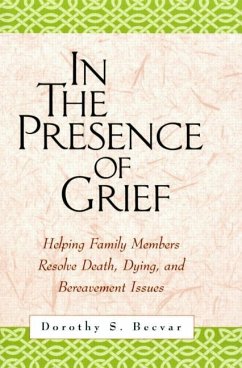 In the Presence of Grief: Helping Family Members Resolve Death, Dying, and Bereavement Issues - Becvar, Dorothy S.
