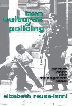 Two Cultures of Policing - Leo, John; Reuss-Ianni, Elizabeth