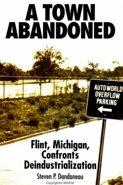 A Town Abandoned: Flint, Michigan, Confronts Deindustrialization - Dandaneau, Steven P.