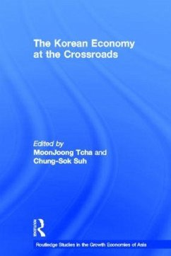 The Korean Economy at the Crossroads - Suh, Chung-Sok; Tcha, Moon Joong