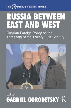 Russia Between East and West - Gorodetsky, Gabriel (ed.)