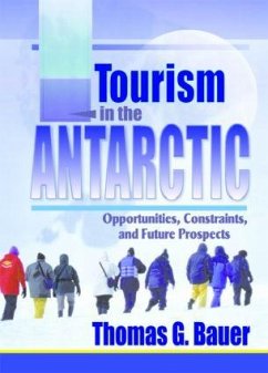 Tourism in the Antarctic - Bauer, Thomas