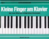 Kleine Finger am Klavier