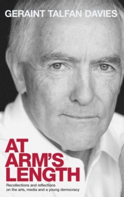 At Arms Length: Recollections and Reflections on the Arts, Media and a Young Democracy - Davies, Geraint Talfan
