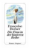 Die Frau in der hinteren Reihe