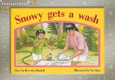 Snowy Gets a Wash Snowy Gets a Wash