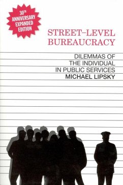 Street-Level Bureaucracy, 30th Anniversary Edition: Dilemmas of the Individual in Public Service - Lipsky, Michael