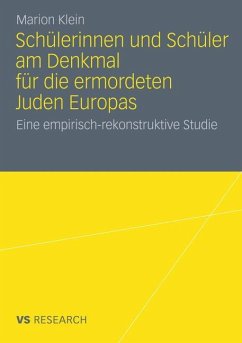 Schülerinnen und Schüler am Denkmal für die ermordeten Juden Europas - Klein, Marion