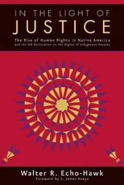 In the Light of Justice: The Rise of Human Rights in Native America and the Un Declaration on the Rights of Indigenous Peoples - Echo-Hawk, Walter R.; James, Anaya S.
