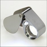 Präzisionslupe aus Metall, mit Beleuchtung, 30-fache Vergrößerung Präzisionslupe aus Metall, mit Beleuchtung, 30-fache Vergrößerung