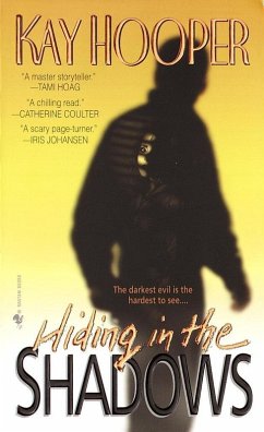 Hiding in the Shadows (eBook, ePUB) - Hooper, Kay