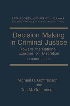 Decision Making in Criminal Justice - Gottfredson, Michael R.;Gottfredson, Don M.