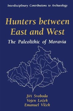 Hunters between East and West - Svoboda, Jiri;Lozek, Vojen;Vlcek, Emanuel