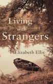 Living with Strangers (eBook, ePUB)