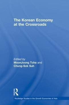 The Korean Economy at the Crossroads - Suh, Chung-Sok; Tcha, Moon Joong