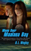 Moon over Maalaea Bay (eBook, ePUB)
