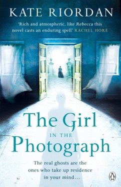 The Girl in the Photograph - Riordan, Kate