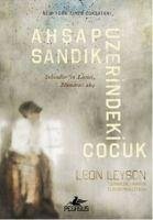 Ahsap Sandik Üzerindeki Cocuk Cover Ahsap Sandik Üzerindeki Cocuk