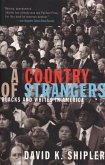 A Country of Strangers (eBook, ePUB)