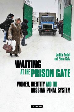 Waiting at the Prison Gate - Pallott, Judith; Katz, Elena