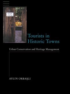 Cover Tourists in Historic Towns (eBook, ePUB)