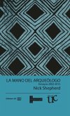 La mano del arqueologo