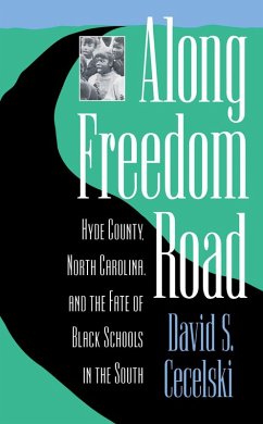 Cover Along Freedom Road (eBook, ePUB)