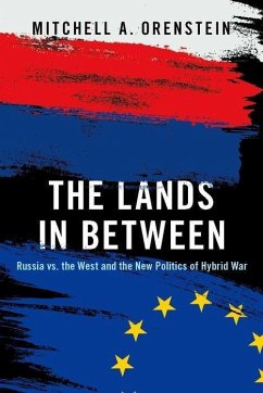 The Lands in Between - Orenstein, Mitchell A. (Professor and Chair, Russian and East Europe