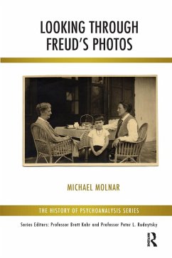 Cover Looking Through Freud's Photos (eBook, PDF)