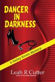 Dancer in Darkness (A Halley Brown Mystery, #1) (eBook, ePUB) Dancer in Darkness (A Halley Brown Mystery, #1) (eBook, ePUB)