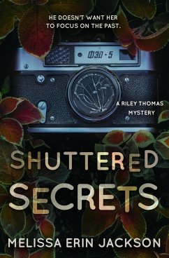 Cover Shuttered Secrets (A Riley Thomas Mystery, #2) (eBook, ePUB)