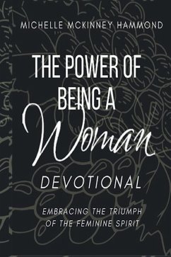 The Power of Being a Woman Devotional: Embracing the Triumph of the Feminine Spirit - McKinney Hammond, Michelle