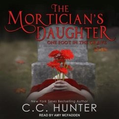 The Mortician's Daughter Lib/E: One Foot in the Grave - Hunter, C. C.