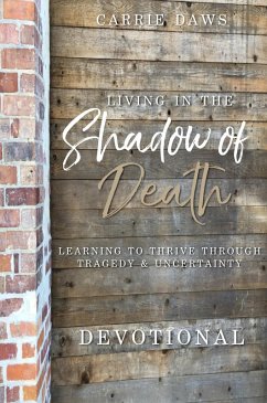 Living in the Shadow of Death Devotional (eBook, ePUB) - Daws, Carrie
