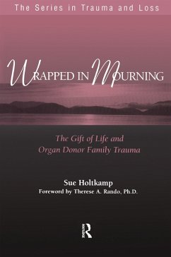 Wrapped in Mourning (eBook, PDF) - Holtkamp, Sue