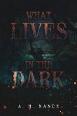 What Lives in the Dark (eBook, ePUB)