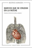 Barcos que se cruzan en la noche