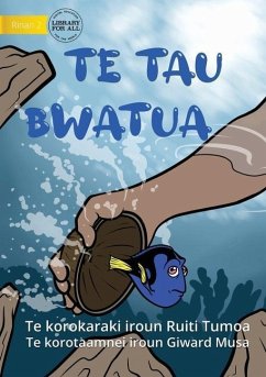 Catching Tiny Reef Fish - Te tau Bwatua (Te Kiribati) - Tomoa, Ruiti