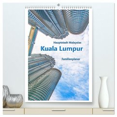 Hauptstadt Malaysias - Kuala Lumpur - Familienplaner (hochwertiger Premium Wandkalender 2024 DIN A2 hoch), Kunstdruck in Hochglanz - Schwarze, Nina