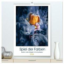 Spiel der Farben - Blüten unter Wasser mit Acrylfarben (hochwertiger Premium Wandkalender 2024 DIN A2 hoch), Kunstdruck in Hochglanz
