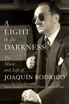 A Light in the Darkness - Suárez-Pajares, Javier; Clark, Walter Aaron