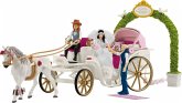 Schleich 42641 - Horse Club, Hochzeitskutsche mit Brautpaar, Lipizzaner und viel Zubehör, Spielset