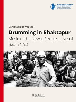 Drumming in Bhaktapur - Wegner, Gert-Matthias
